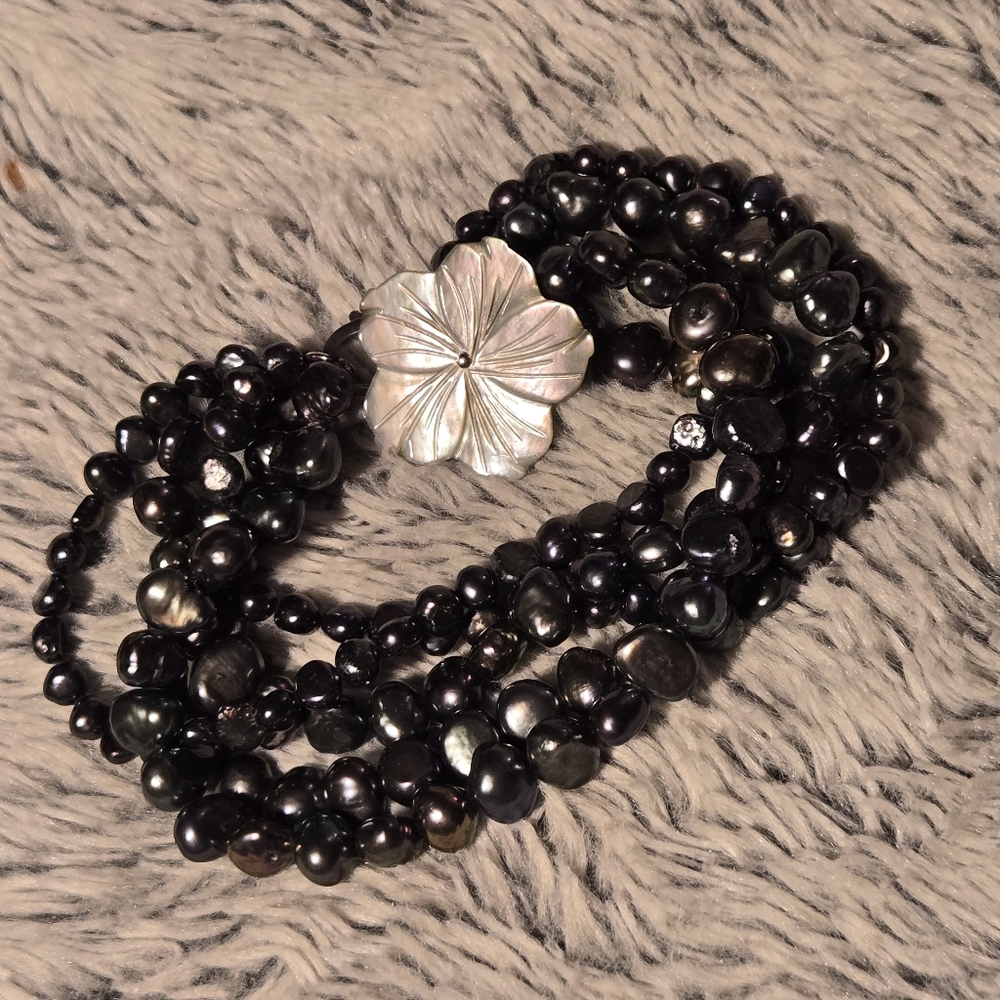 Boho Black Pearl 5 strand Bracelet With MOP flower 925 Clasp